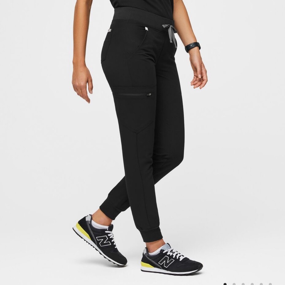 Figs Women’s Joggers Black medium tall